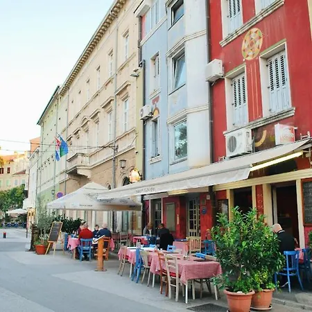 Amfora Near Arena Daire *