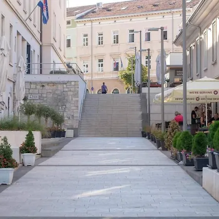 Amfora Near Arena Apartman