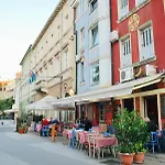 Amfora Near Arena Apartmán *