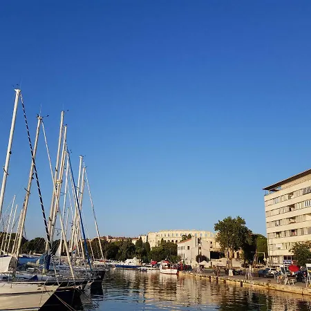 Lägenhet Amfora Near Arena Pula